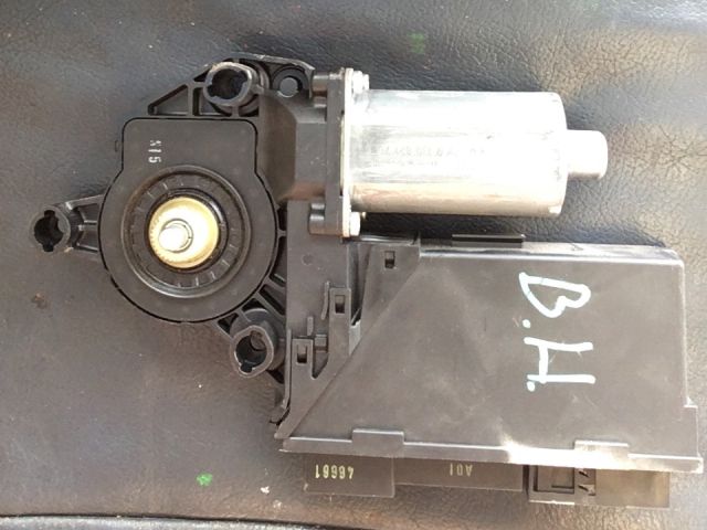 bontott AUDI A4 B6 Bal hátsó Ablakemelő Motor