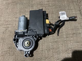 bontott AUDI A4 B6 Bal hátsó Ablakemelő Motor