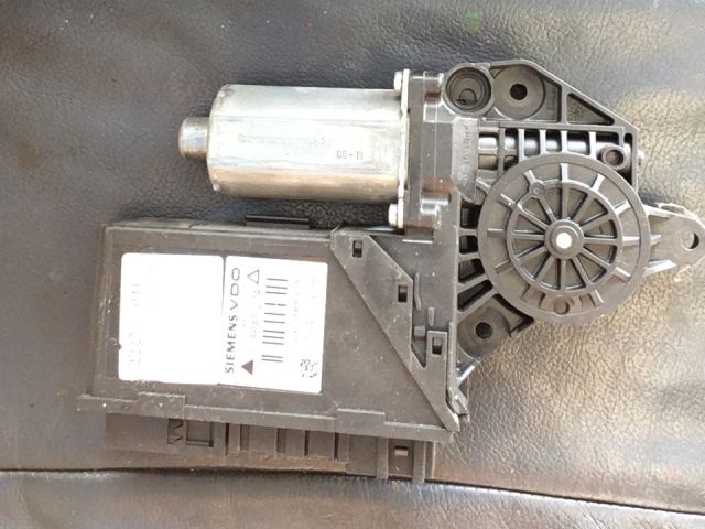 bontott AUDI A4 B6 Bal hátsó Ablakemelő Motor