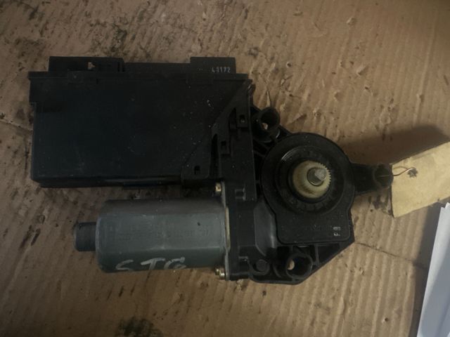 bontott AUDI A4 B6 Bal hátsó Ablakemelő Motor