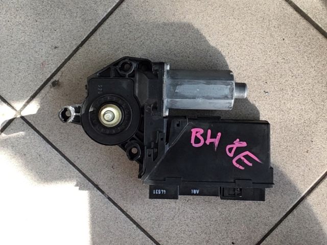 bontott AUDI A4 B6 Bal hátsó Ablakemelő Motor