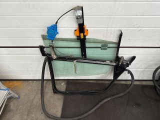 bontott AUDI A4 B6 Bal hátsó Ablakemelő Szerkezet (Elektromos)
