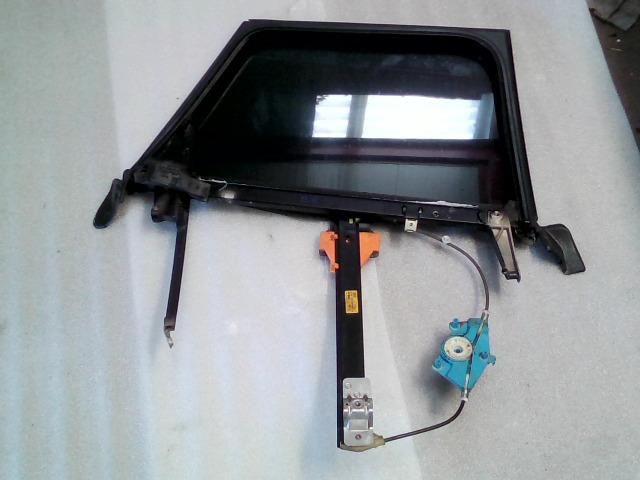 bontott AUDI A4 B6 Bal hátsó Ablakemelő Szerkezet (Elektromos)