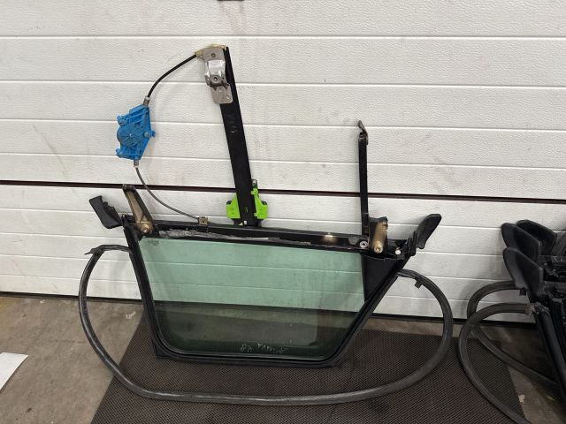 bontott AUDI A4 B6 Bal hátsó Ablakemelő Szerkezet (Elektromos)