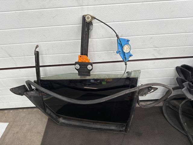 bontott AUDI A4 B6 Bal hátsó Ablakemelő Szerkezet (Elektromos)