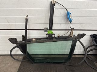 bontott AUDI A4 B6 Bal hátsó Ablakemelő Szerkezet (Elektromos)