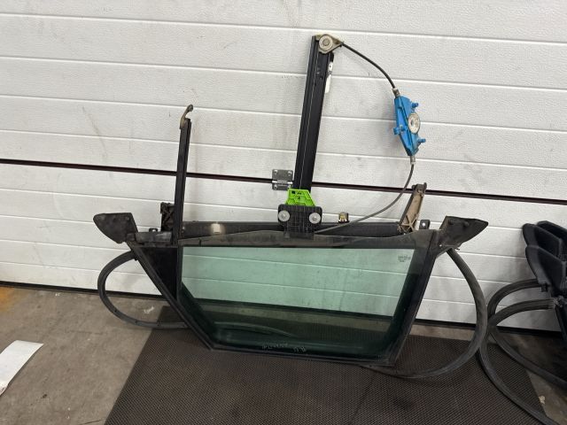 bontott AUDI A4 B6 Bal hátsó Ablakemelő Szerkezet (Elektromos)