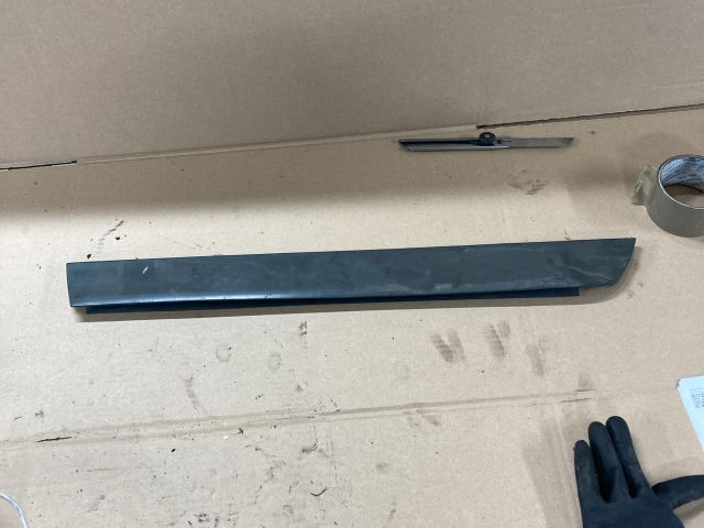 bontott AUDI A4 B6 Bal hátsó Ajtó Díszléc