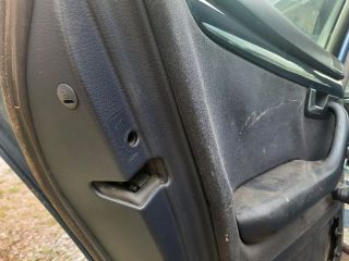 bontott AUDI A4 B6 Bal hátsó Ajtó Kárpit Könyöklő
