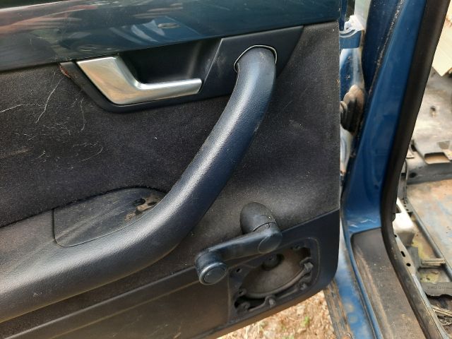 bontott AUDI A4 B6 Bal hátsó Ajtó Kárpit Könyöklő