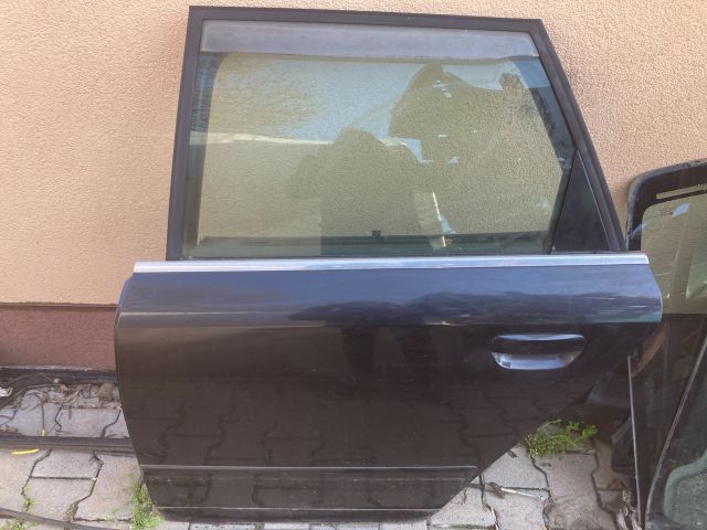 bontott AUDI A4 B6 Bal hátsó Ajtó (Részeivel)