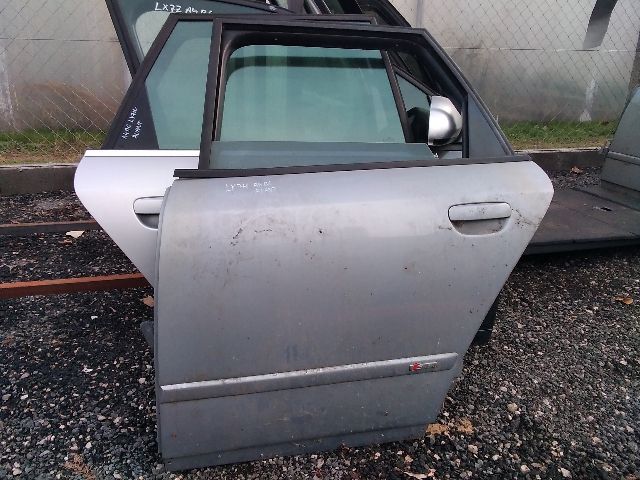 bontott AUDI A4 B6 Bal hátsó Ajtó (Részeivel)