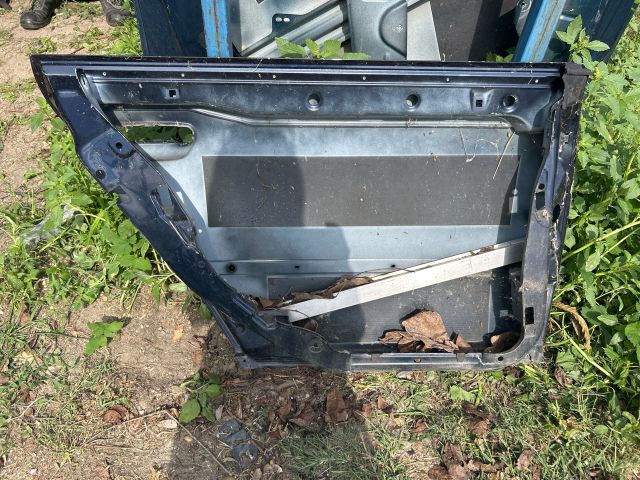 bontott AUDI A4 B6 Bal hátsó Ajtó (Üres lemez)