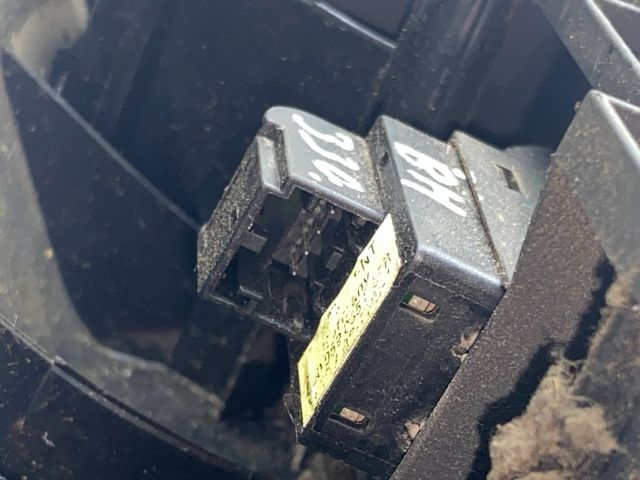 bontott AUDI A4 B6 Bal hátsó Ajtóbehúzó