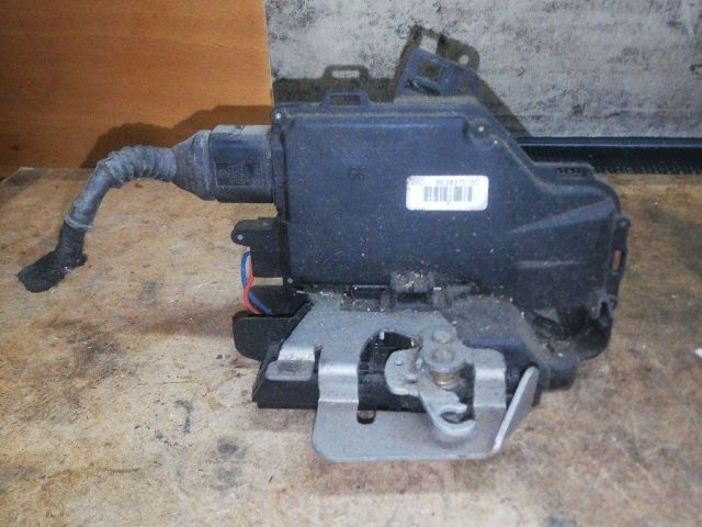 bontott AUDI A4 B6 Bal hátsó Ajtózár