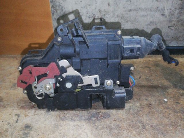 bontott AUDI A4 B6 Bal hátsó Ajtózár