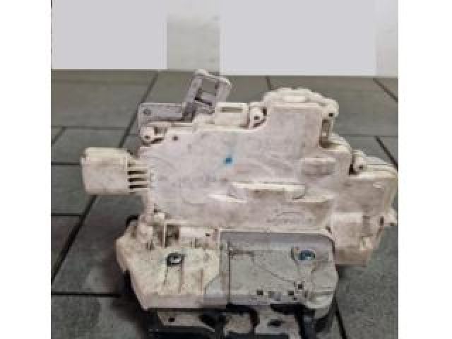 bontott AUDI A4 B6 Bal hátsó Ajtózár