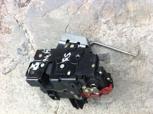 bontott AUDI A4 B6 Bal hátsó Ajtózár