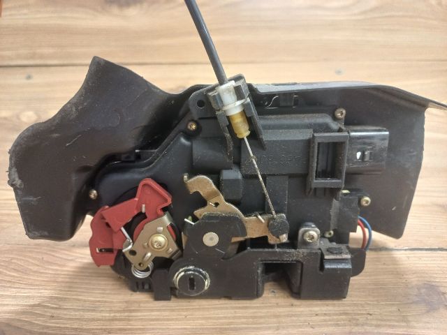 bontott AUDI A4 B6 Bal hátsó Ajtózár