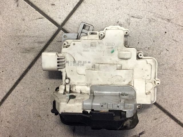 bontott AUDI A4 B6 Bal hátsó Ajtózár