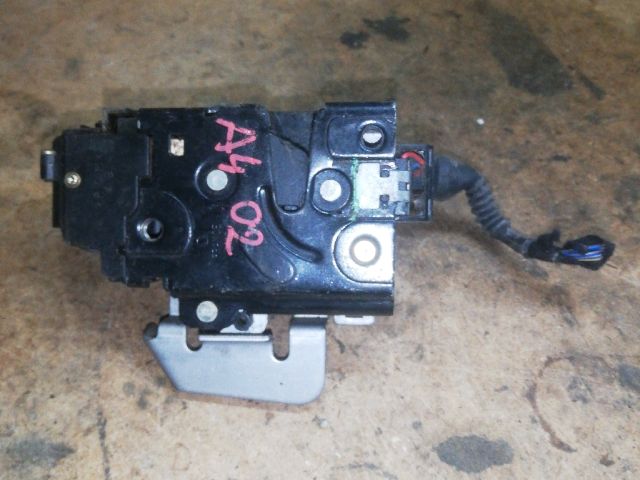 bontott AUDI A4 B6 Bal hátsó Ajtózár