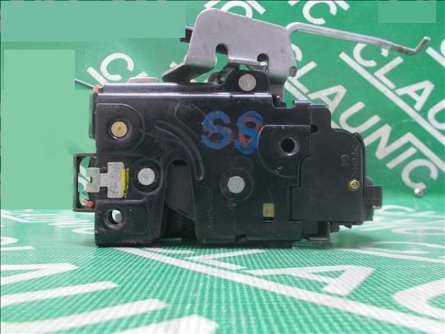 bontott AUDI A4 B6 Bal hátsó Ajtózár