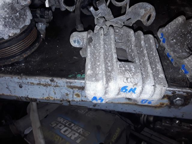 bontott AUDI A4 B6 Bal hátsó Féknyereg Munkahengerrel