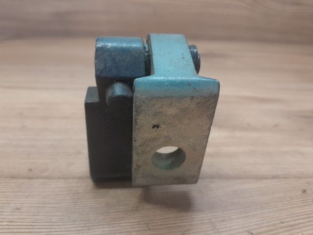 bontott AUDI A4 B6 Bal hátsó Felső Zsanér