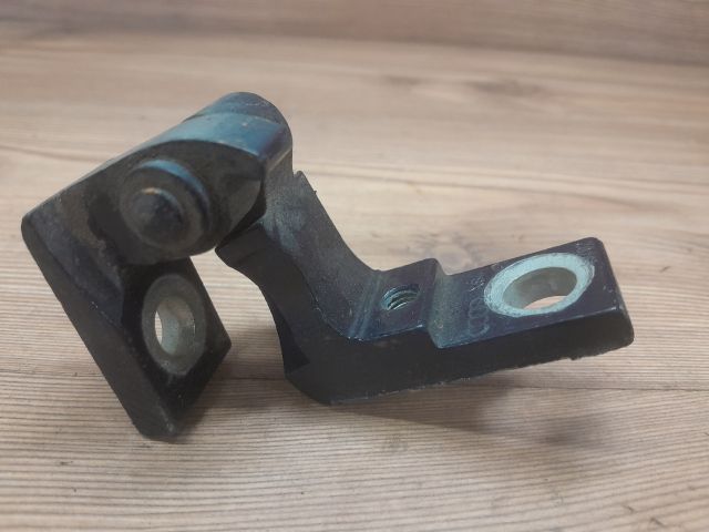 bontott AUDI A4 B6 Bal hátsó Felső Zsanér