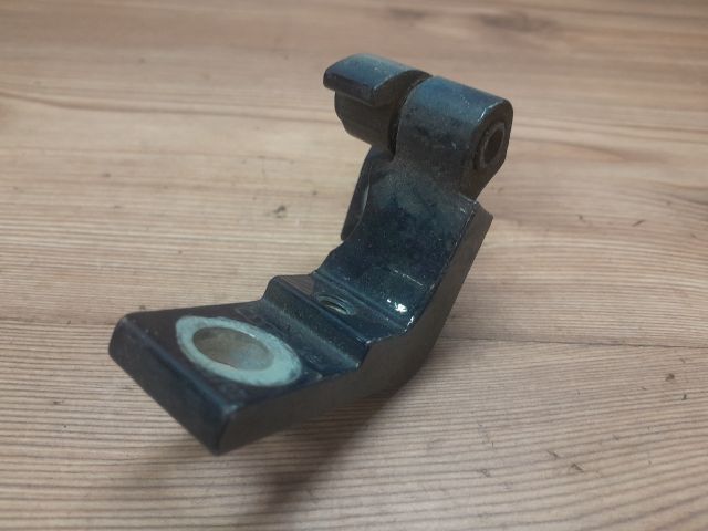 bontott AUDI A4 B6 Bal hátsó Felső Zsanér