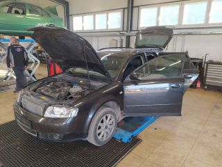 bontott AUDI A4 B6 Bal hátsó Gumikéder