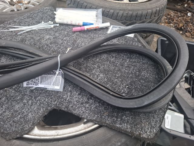 bontott AUDI A4 B6 Bal hátsó Gumikéder