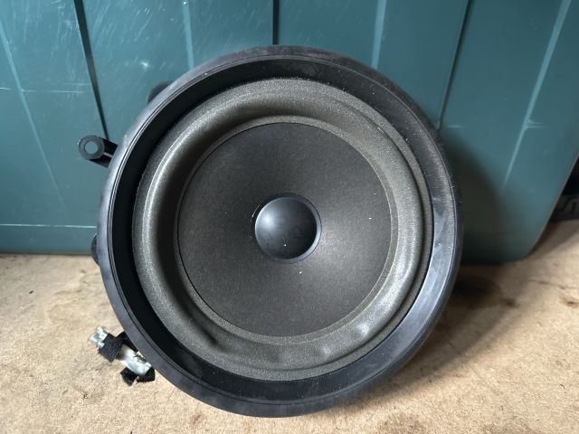 bontott AUDI A4 B6 Bal hátsó Hangszóró