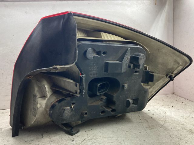 bontott AUDI A4 B6 Bal Hátsó Lámpa