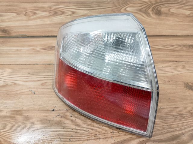 bontott AUDI A4 B6 Bal Hátsó Lámpa