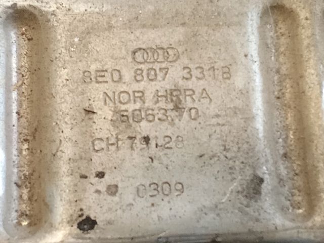 bontott AUDI A4 B6 Bal hátsó Lökhárító Merevítő (Fém)