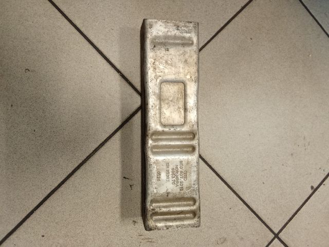 bontott AUDI A4 B6 Bal hátsó Lökhárító Merevítő (Fém)