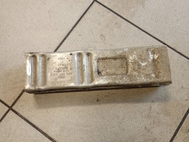 bontott AUDI A4 B6 Bal hátsó Lökhárító Merevítő (Fém)