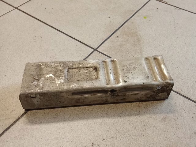 bontott AUDI A4 B6 Bal hátsó Lökhárító Merevítő (Fém)