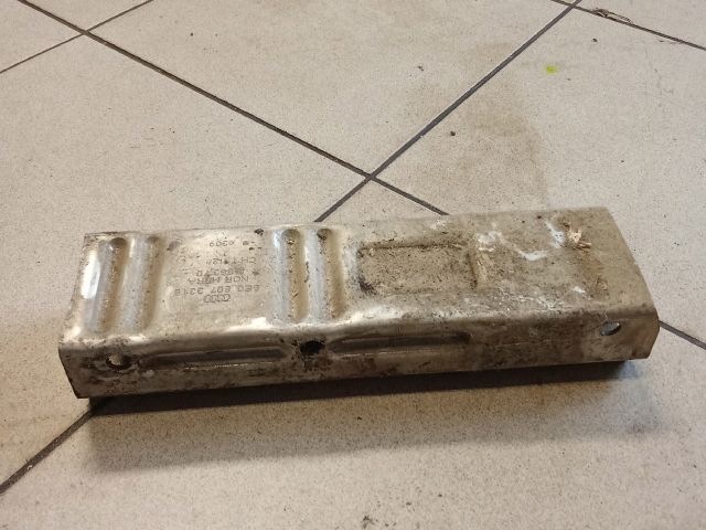 bontott AUDI A4 B6 Bal hátsó Lökhárító Merevítő (Fém)