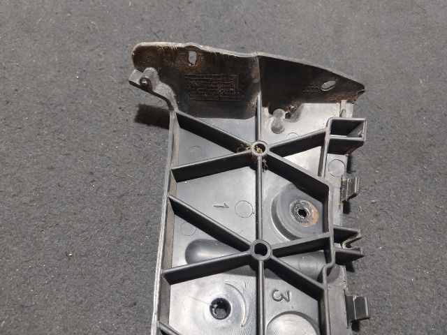 bontott AUDI A4 B6 Bal hátsó Lökhárító Tartó (Műanyag)