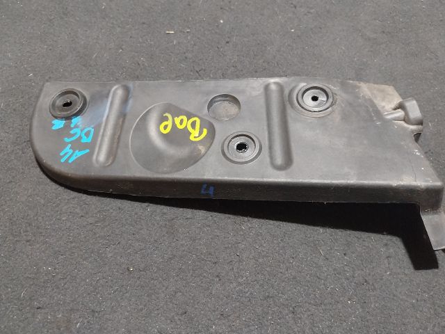 bontott AUDI A4 B6 Bal hátsó Lökhárító Tartó (Műanyag)