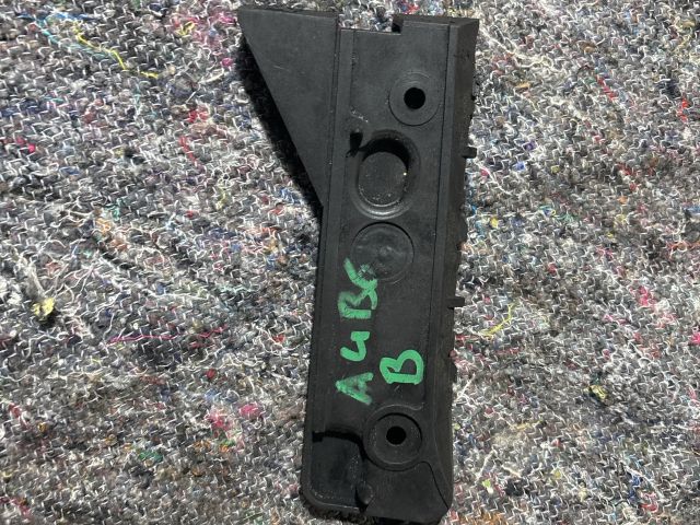 bontott AUDI A4 B6 Bal hátsó Oldal Lökhárító Tartó (Műanyag)