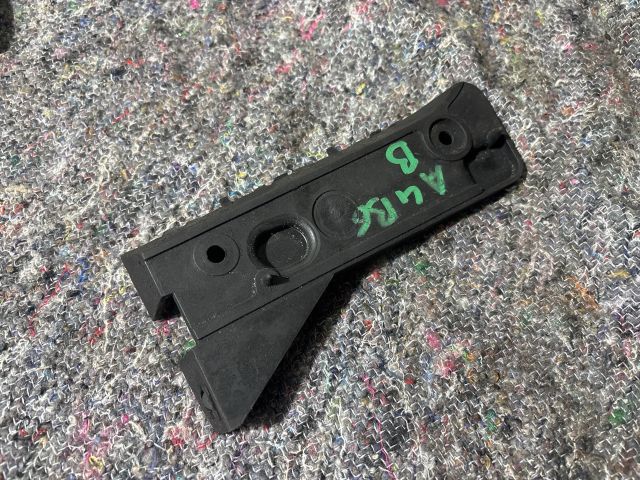 bontott AUDI A4 B6 Bal hátsó Oldal Lökhárító Tartó (Műanyag)