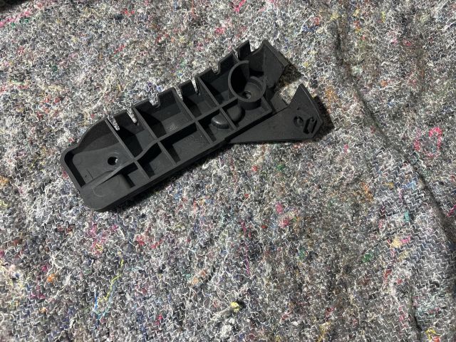 bontott AUDI A4 B6 Bal hátsó Oldal Lökhárító Tartó (Műanyag)