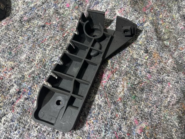 bontott AUDI A4 B6 Bal hátsó Oldal Lökhárító Tartó (Műanyag)