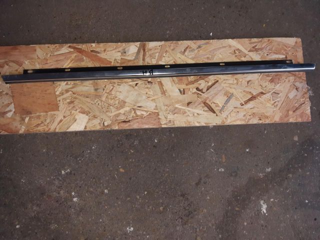 bontott AUDI A4 B6 Bal hátsó Vízlehúzó Gumicsík