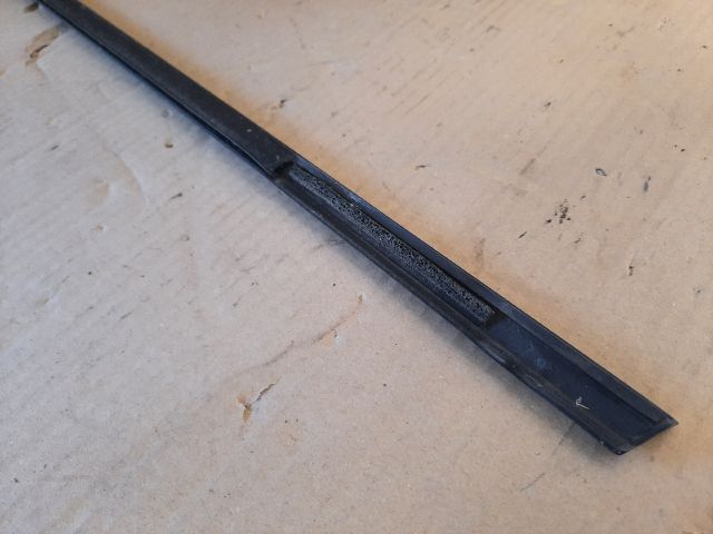 bontott AUDI A4 B6 Bal hátsó Vízlehúzó Gumicsík