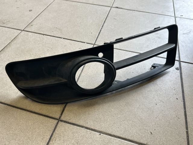 bontott AUDI A4 B6 Bal Ködlámpa Rács