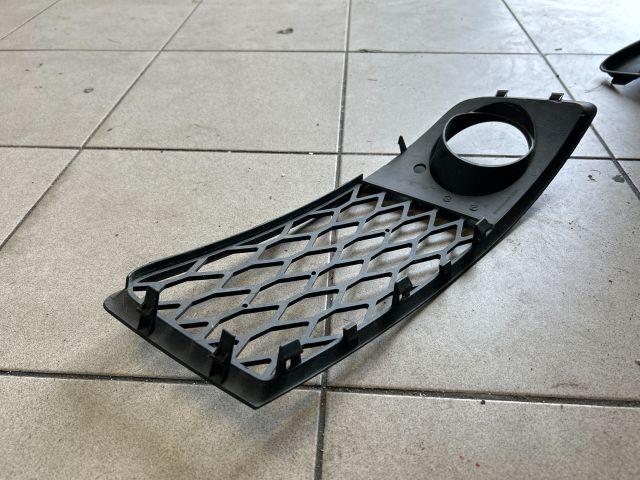 bontott AUDI A4 B6 Bal Ködlámpa Rács